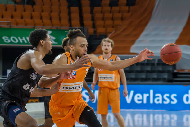 坚韧不拔的 坚韧不拔的