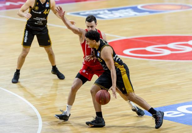 中脱颖而出 中脱颖而出